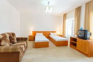 Отель Dolinnka Hotel Чолпон-Ата Улучшенный двухместный номер с 1 кроватью или 2 отдельными кроватями-1